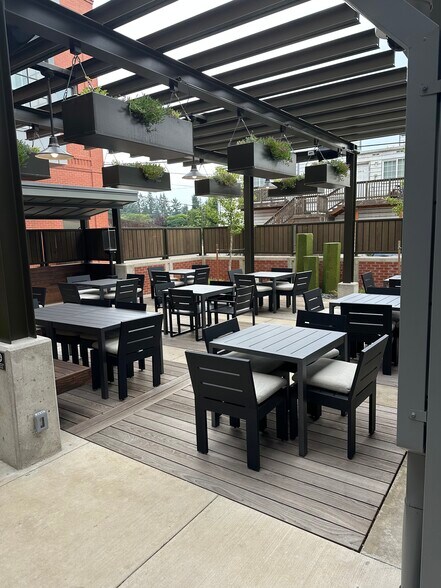 More Photos Of 300-304 Ferry St, Dayton Storefront For Lease