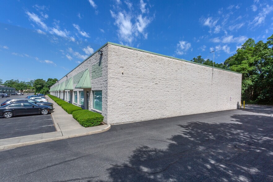 More Photos Of 1361 Lincoln Ave, Holbrook Warehouse For Lease