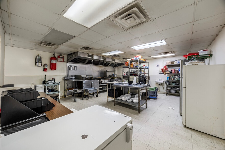 More Photos Of 9202 Ashville Dr, Houston Shelter For Sale