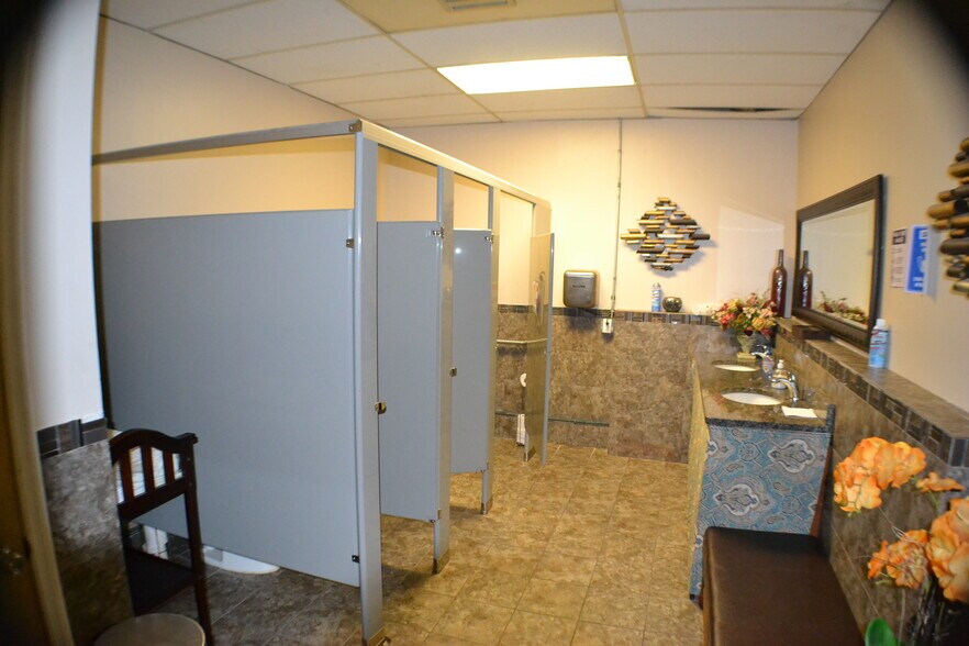 More Photos Of 371 Essex Rd, Tinton Falls Warehouse For Sale