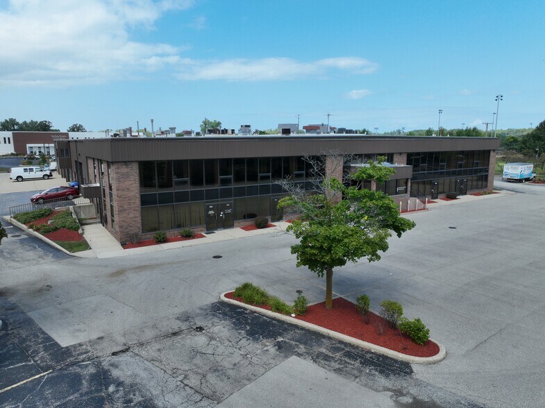 More Photos Of 1828-1892 Techny Ct, Northbrook Flex For Sale