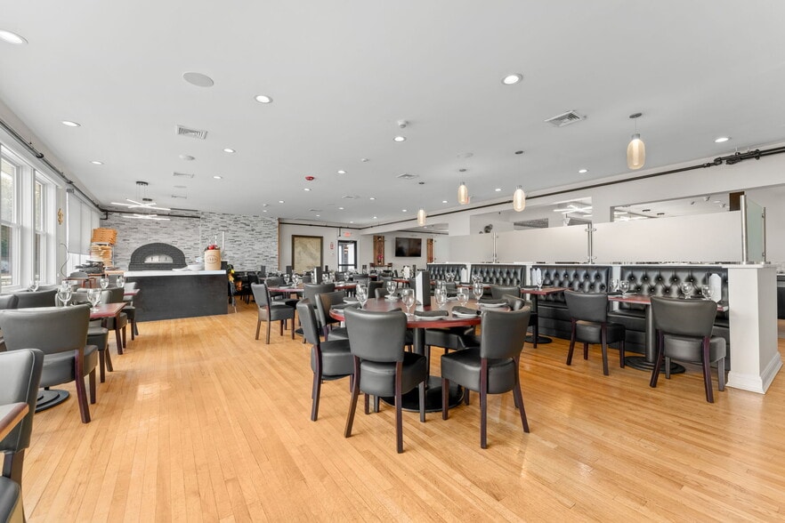 More Photos Of 119 Washington St, Plainville Restaurant For Lease