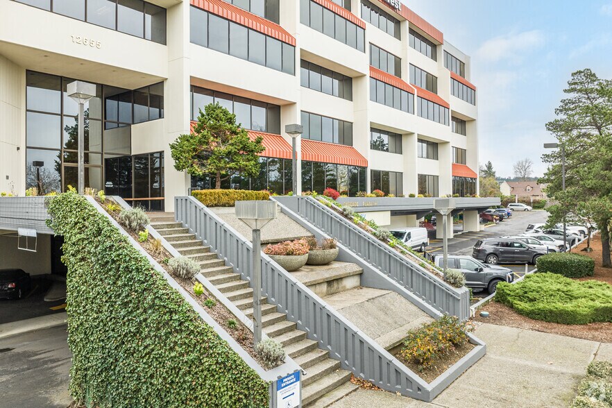 More Photos Of 12655 SW Center St, Beaverton Office For Lease