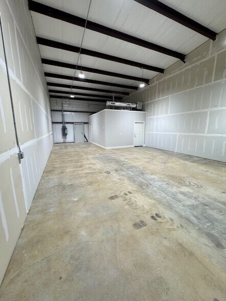 More Photos Of 4356 Roy Rd, Shreveport Flex For Lease