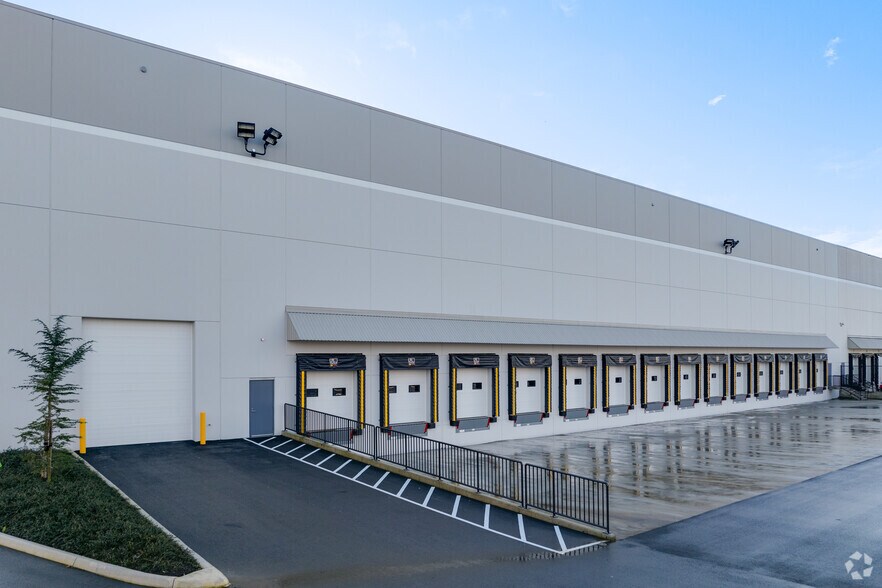 More Photos Of 102-7555 Beedie Way, Delta Warehouse For Lease