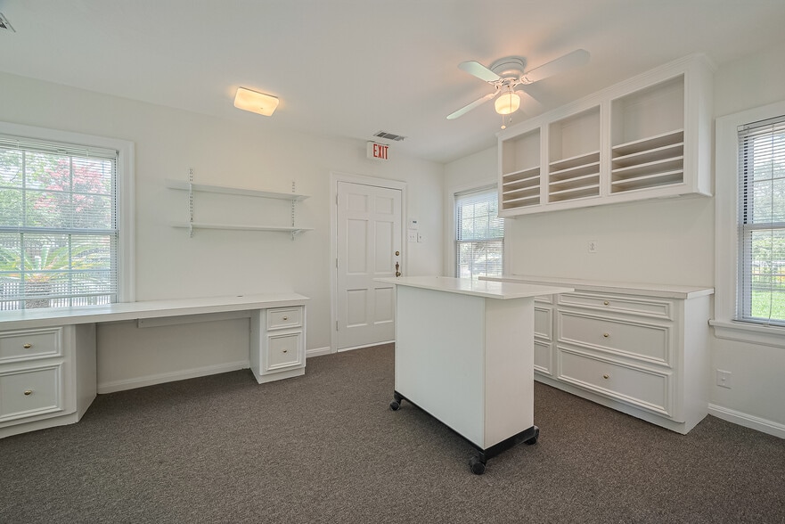 More Photos Of 826 Heights Blvd, Houston Office Residential For Sale