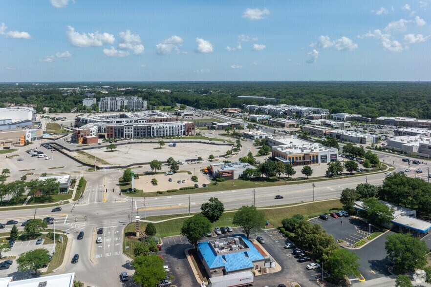 More Photos Of 700 E Townline Rd, Vernon Hills Freestanding For Lease