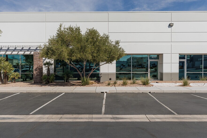 More Photos Of 6290 S Pecos Rd, Las Vegas Showroom For Lease