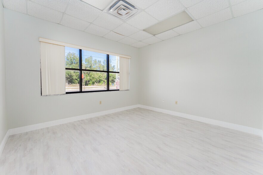 More Photos Of 37104 Clinton Ave, Dade City Office For Lease