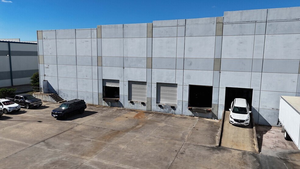 More Photos Of 12010 Dairy Ashford, Sugar Land Distribution For Lease