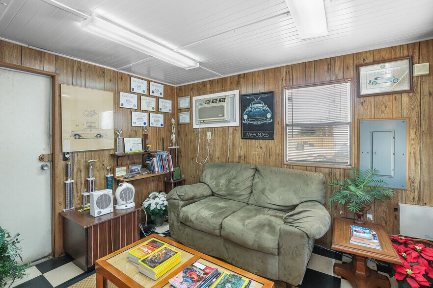 More Photos Of 1320 US Highway 92, Winter Haven Auto Repair For Sale