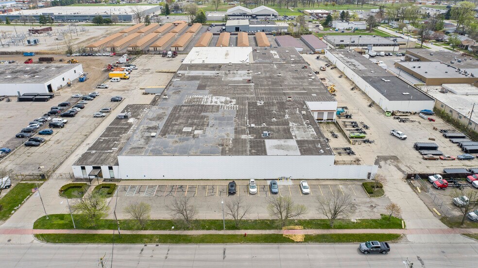 More Photos Of 2727 S Beech Daly Rd, Dearborn Heights Warehouse For Lease