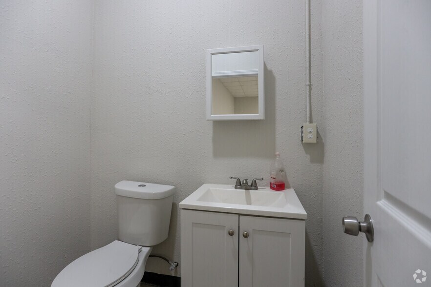 More Photos Of 7330 Rampart St, Houston Unknown For Lease