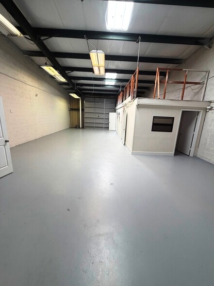 More Photos Of 1056 NE Pine Island Rd, Cape Coral Showroom For Lease