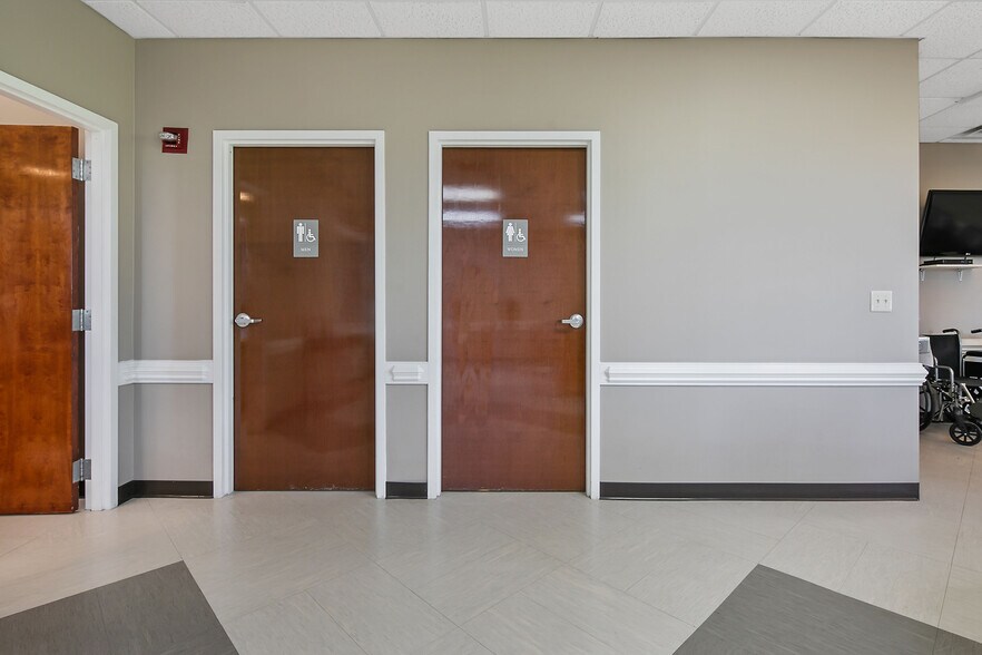 More Photos Of 303-305 Tilghman Dr, Dunn Medical For Sale