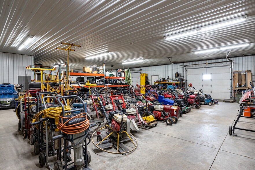 More Photos Of 1375 N Shawano St, New London Flex For Sale