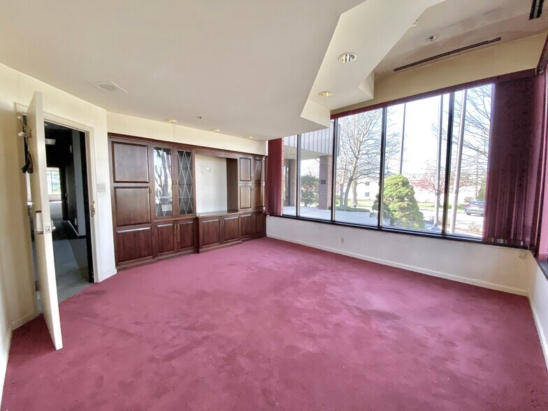 More Photos Of 3040 Industry Dr, Lancaster Flex For Sale