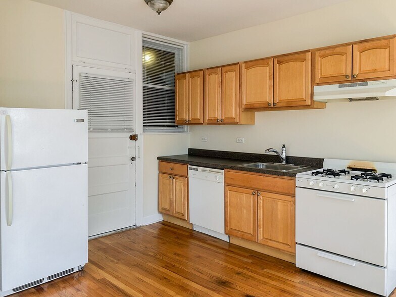 More Photos Of 5202-5216 N Damen Ave, Chicago Apartments For Lease