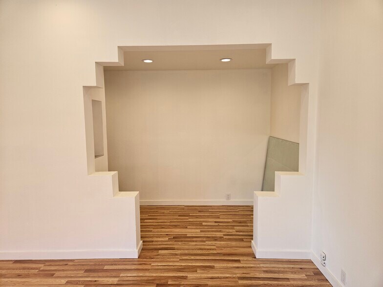 More Photos Of 10470 Lansing St, Mendocino Storefront For Sale