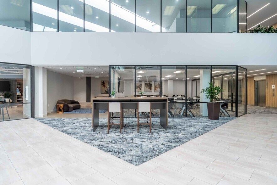 More Photos Of 6606 Lyndon B Johnson Fwy, Dallas Office For Lease