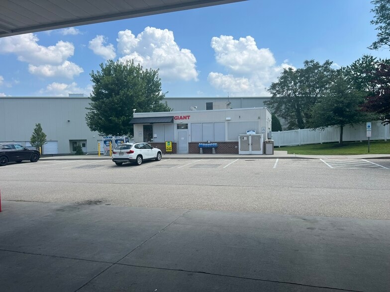 Primary Photo Of 3481 Concord Rd, Aston Service Station For Lease
