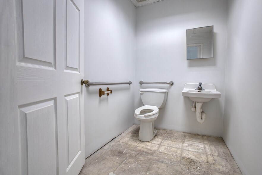 More Photos Of 860 Heckle Blvd, Rock Hill Unknown For Lease