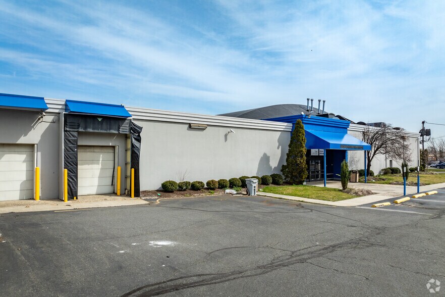 More Photos Of 715 Morris Tpke, Springfield Freestanding For Lease