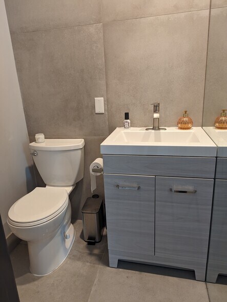 More Photos Of 3028-3034 E Coast Hwy, Corona Del Mar Storefront For Lease