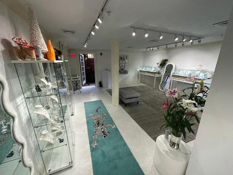 More Photos Of 33 Main St, Nantucket Storefront Retail Office For Sale