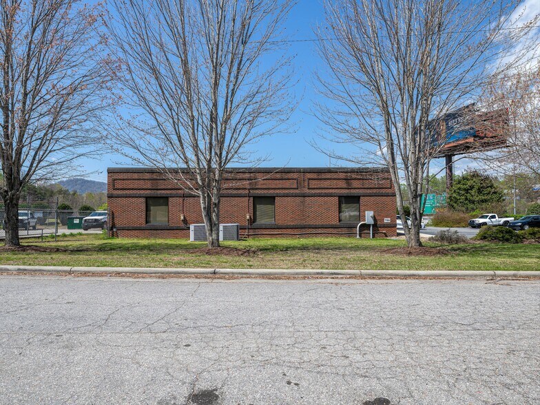 More Photos Of 786 Dogwood Rd, Asheville Office Residential For Sale