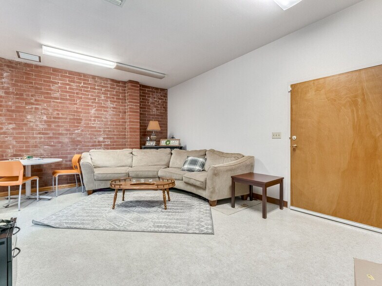 More Photos Of 1215 NE Baker St, Mcminnville Office For Sale