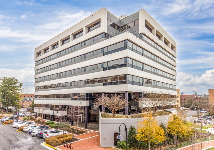 More Photos Of 6862 Elm St, McLean Office For Lease