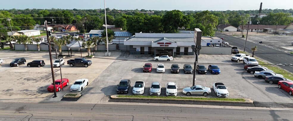 Primary Photo Of 404 E Veterans Memorial Blvd, Killeen General Retail For Sale