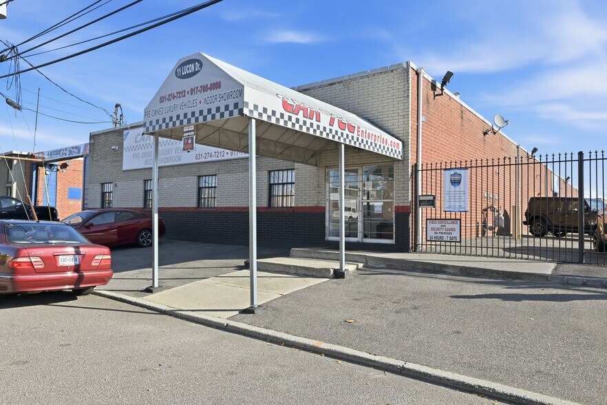 More Photos Of 11 Lucon Dr, Deer Park Showroom For Lease