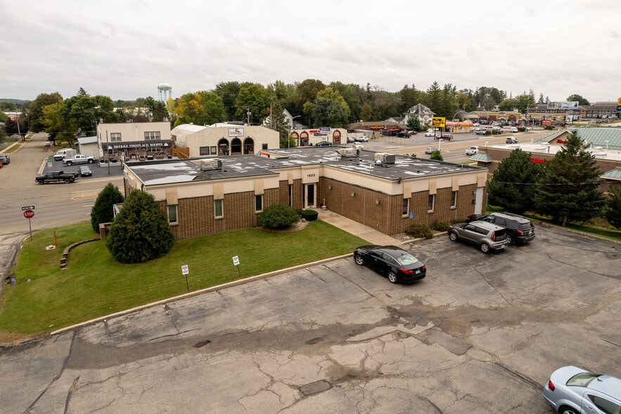 More Photos Of 1903 S Broadway, Rochester Office For Lease