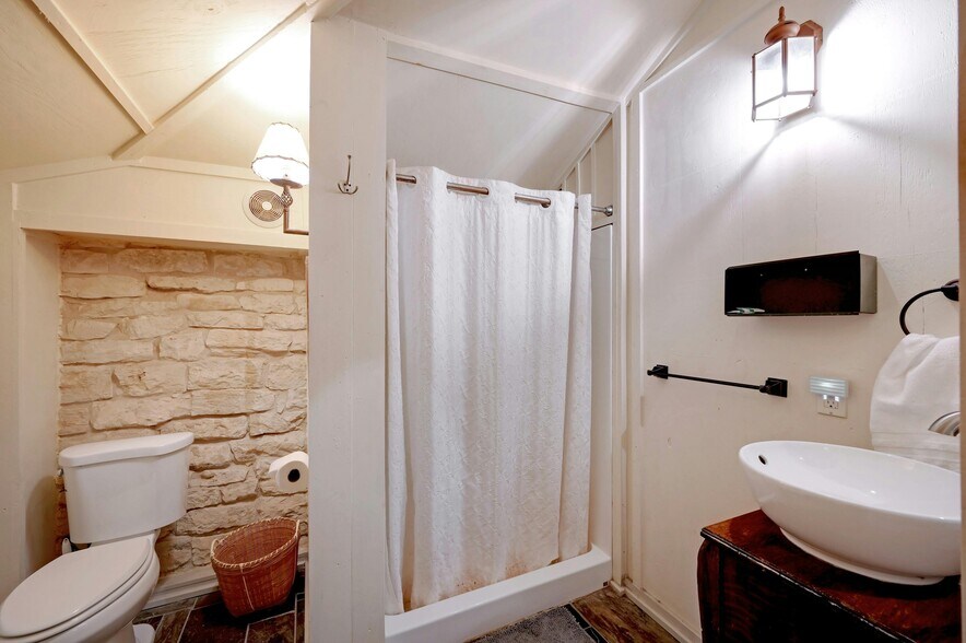 More Photos Of 23351 Ranch to Market 150 rd, Driftwood Specialty For Sale