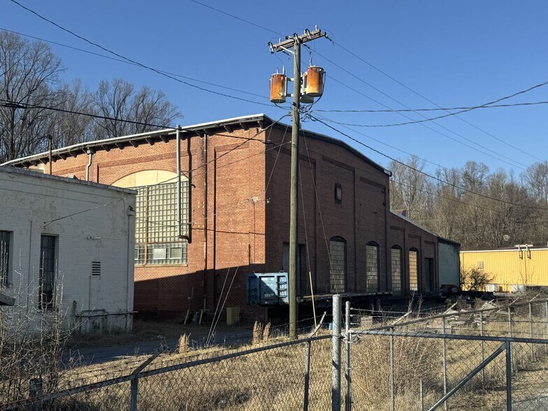 More Photos Of 300 Janie Hammitt Dr, Bristol Industrial For Sale