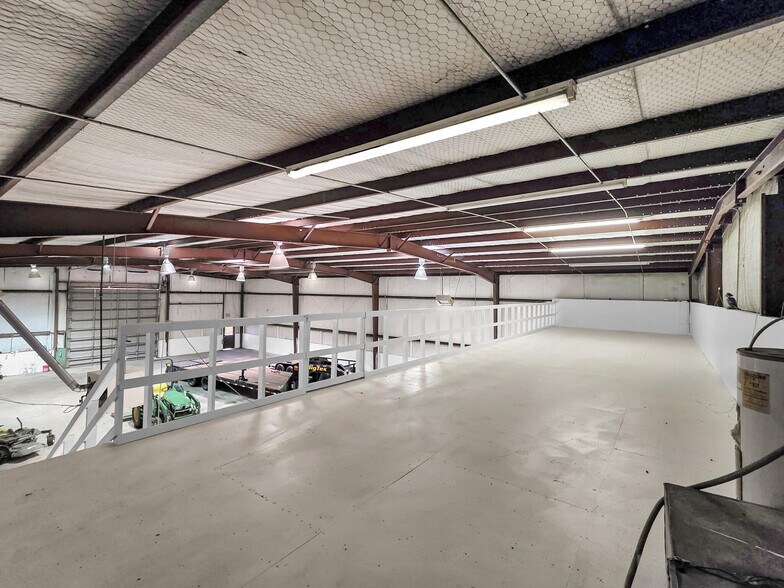 More Photos Of 7387 TX-164 Hwy, Buffalo Warehouse For Lease