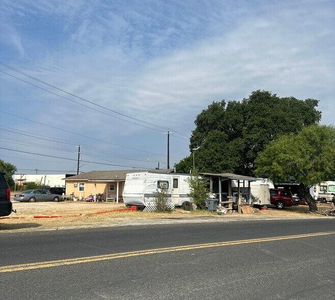 More Photos Of 10536 S US Highway 181, San Antonio Apartments For Sale