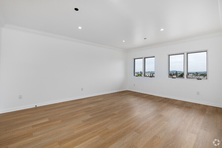 More Photos Of 930 S Robertson Blvd, Los Angeles Apartments For Lease