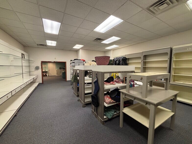 More Photos Of 1530 Progress Rd, Fort Wayne Manufacturing For Sale