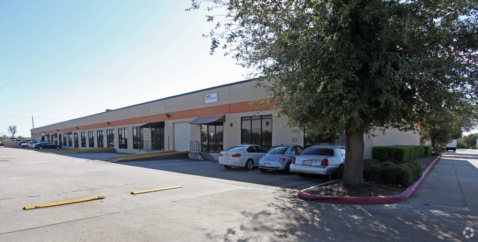 More Photos Of 16550-16560 Air Center Blvd, Houston Warehouse For Lease