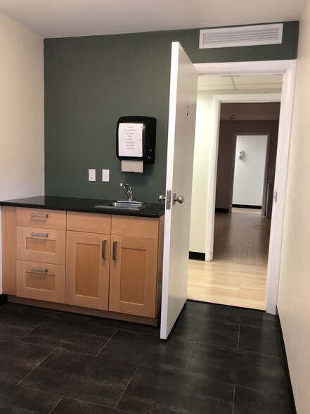 More Photos Of 1525 Wampanoag Trl, East Providence Medical For Lease