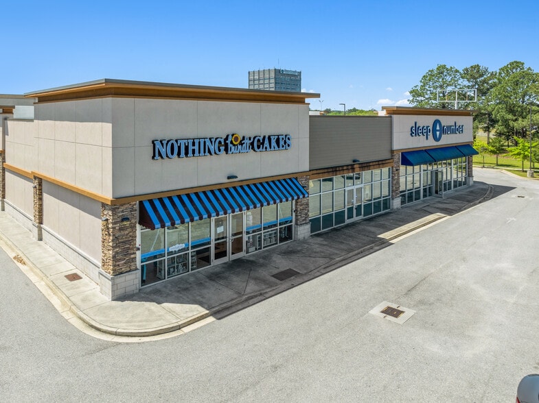 More Photos Of 3255 Airport Blvd, Mobile Storefront For Lease