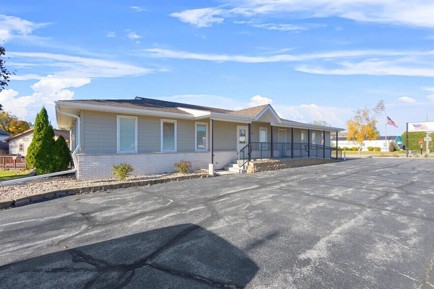 More Photos Of 2131 Calumet Dr, New Holstein Medical For Lease