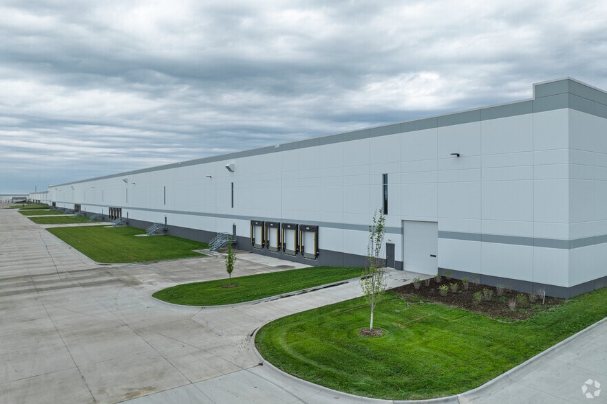 More Photos Of 8730 Northwest Blvd, Davenport Industrial For Lease