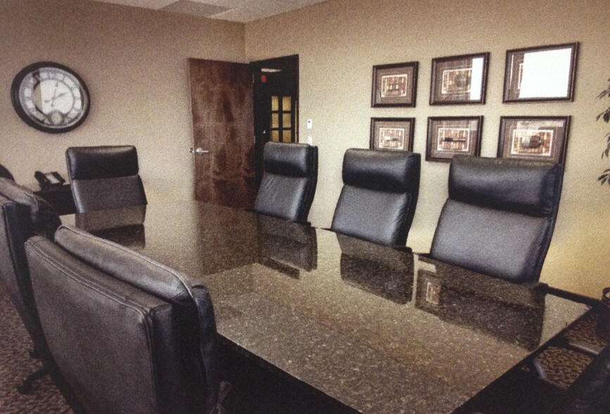 More Photos Of 100 E Kimberly Rd, Davenport Office For Lease