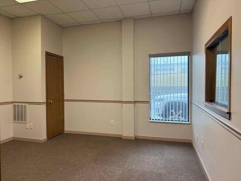 More Photos Of 2300 Freeport Rd, New Kensington Office Residential For Lease