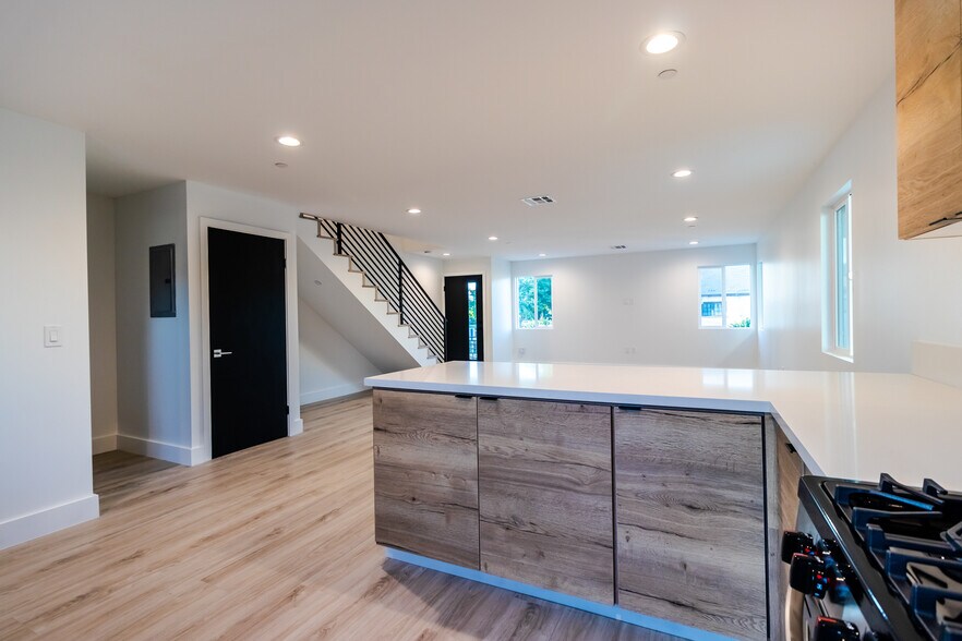 More Photos Of 5014 Pickford St, Los Angeles Apartments For Sale