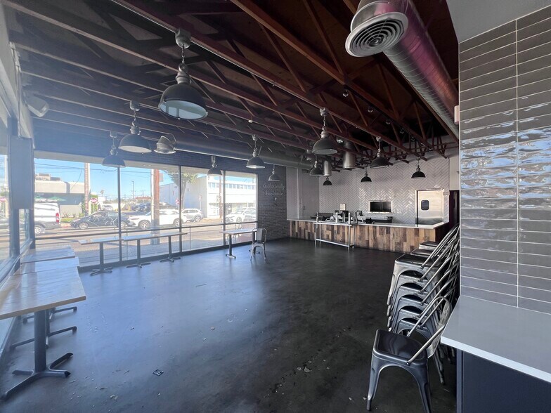 More Photos Of 12900-12906 Victory Blvd, North Hollywood Unknown For Lease